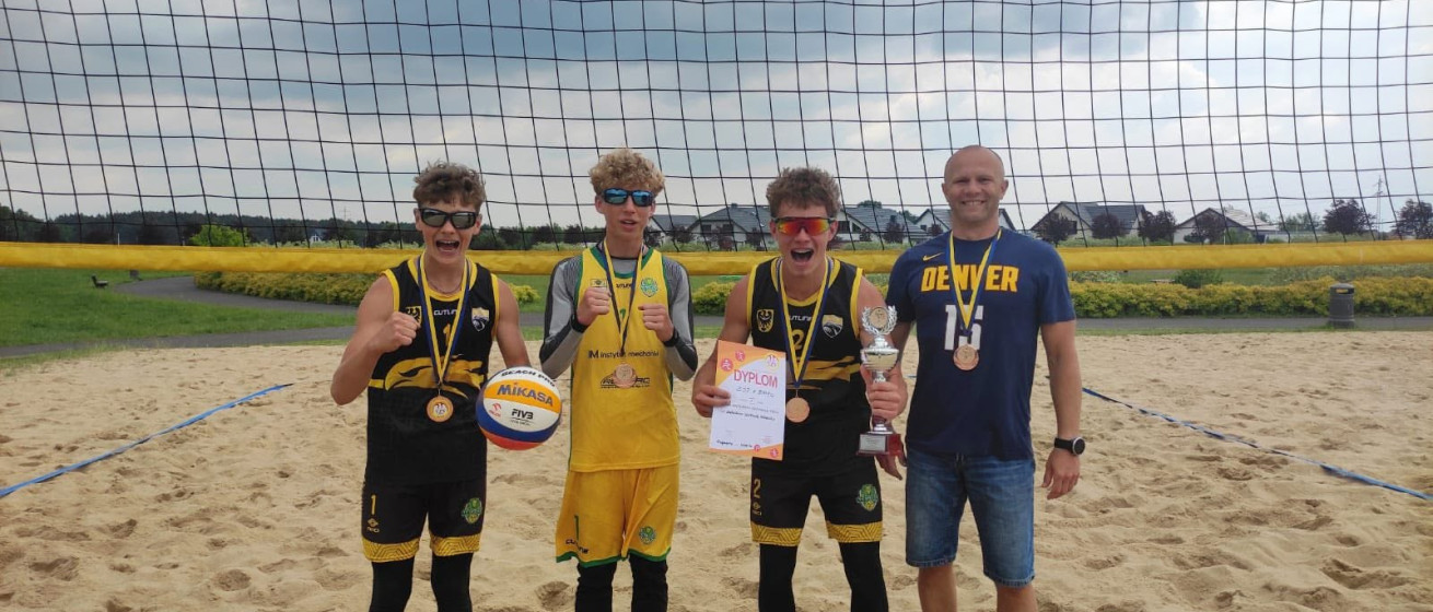 🏐🥉 Historyczny sukces naszych siatkarzy plażowych! 🥉🏐