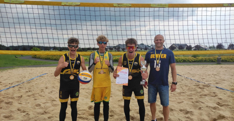 🏐🥉 Historyczny sukces naszych siatkarzy plażowych! 🥉🏐