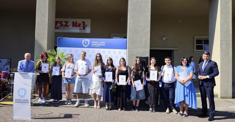 Zakończenie płatnych staży
