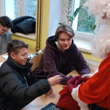 f57f010e-d3c8-4d2d-b4b9-1754250eb28f