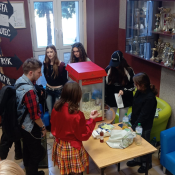 04d35742-5928-472c-83d8-135ec90dcb1d