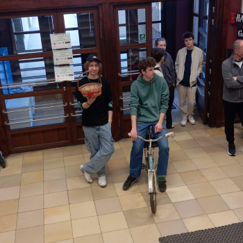 98242873-4ab0-46fd-a348-75c92b0aa32e