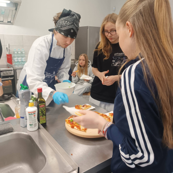 676837565_1571683894957664_286747429621307872_n